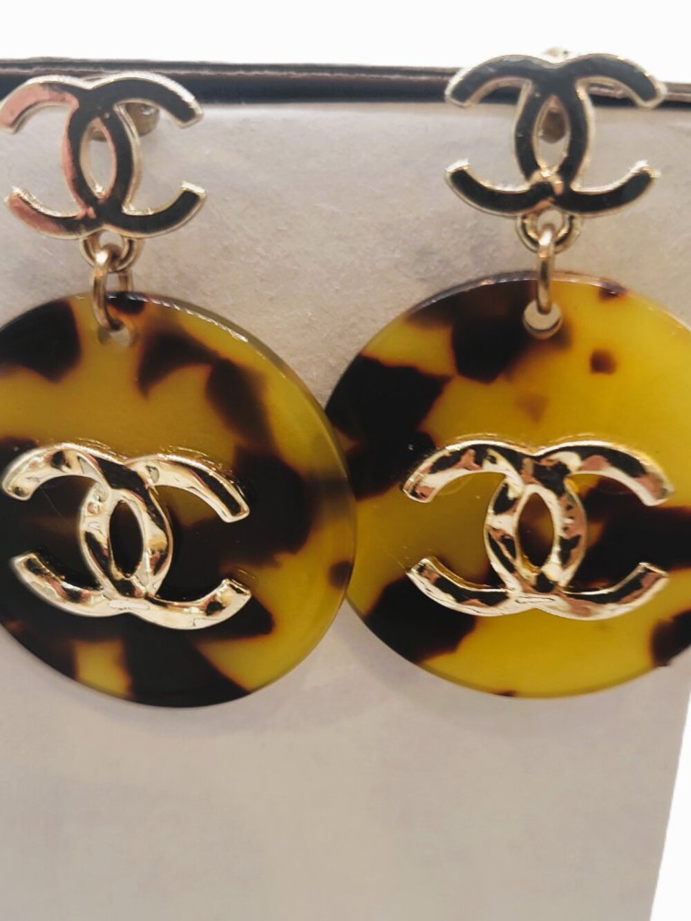 NWT Boutique Tortoise Shell & Gold Logo Statement Drop Earrings